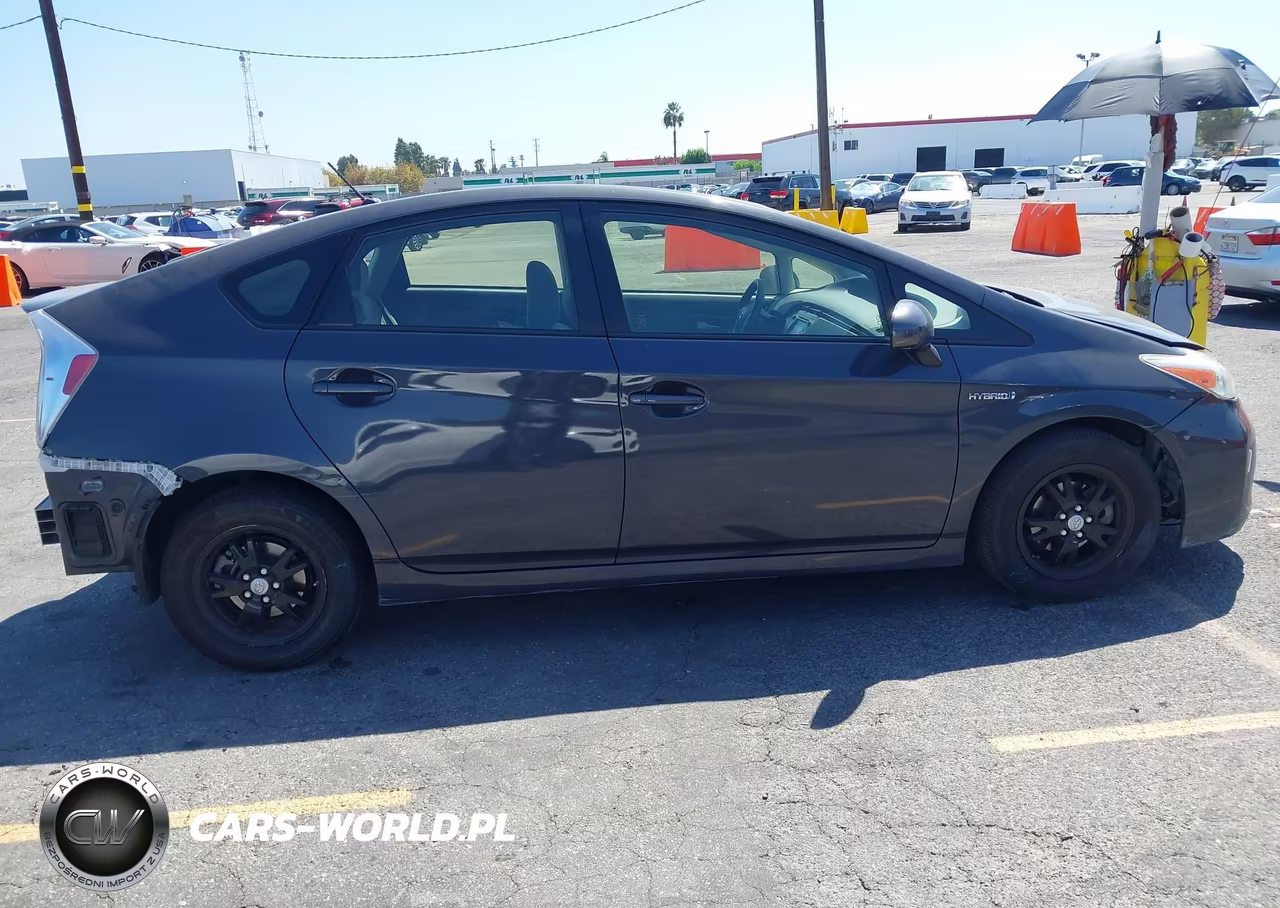 2015 Toyota Prius Two VIN:JTDKN3DU4F0458688 - 14