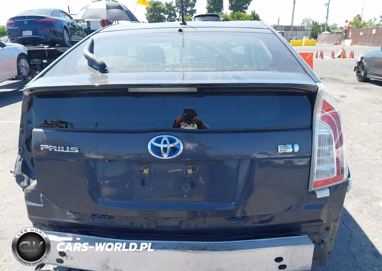 2015 Toyota Prius Two VIN:JTDKN3DU4F0458688 - 17