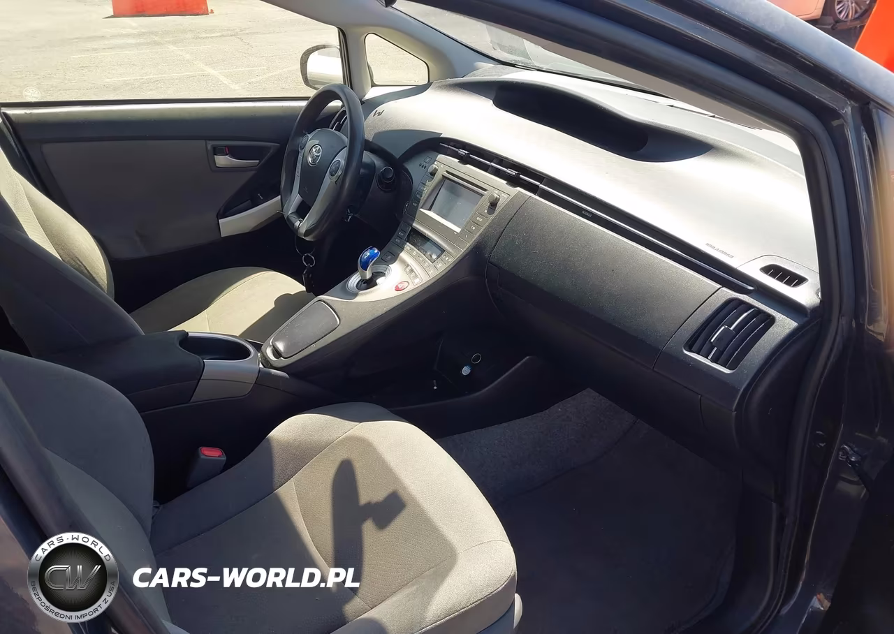 2015 Toyota Prius Two VIN:JTDKN3DU4F0458688 - 5