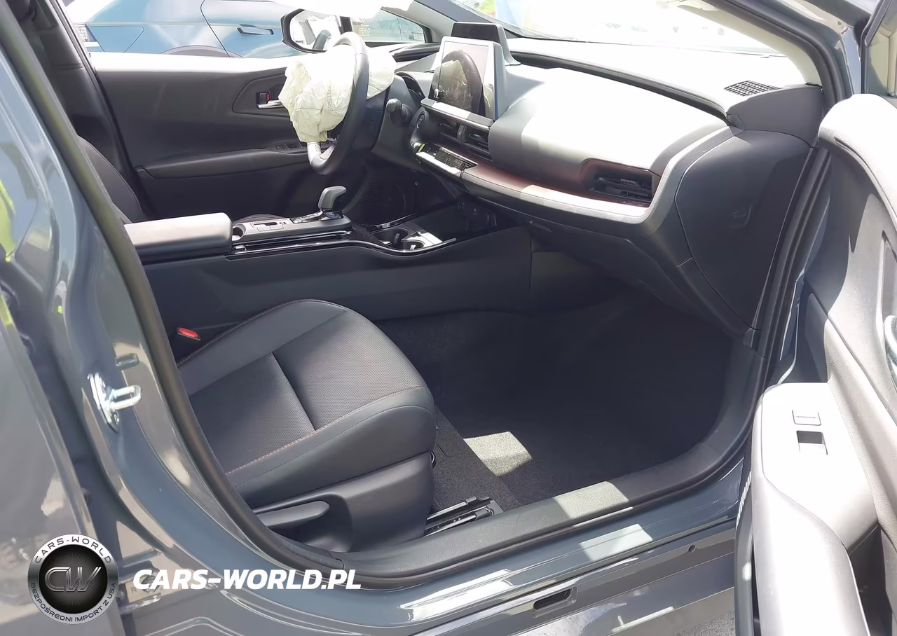 2026 Toyota Prius Plug-In Hybrid Xse VIN:JTDACACU7T3069366 - 5