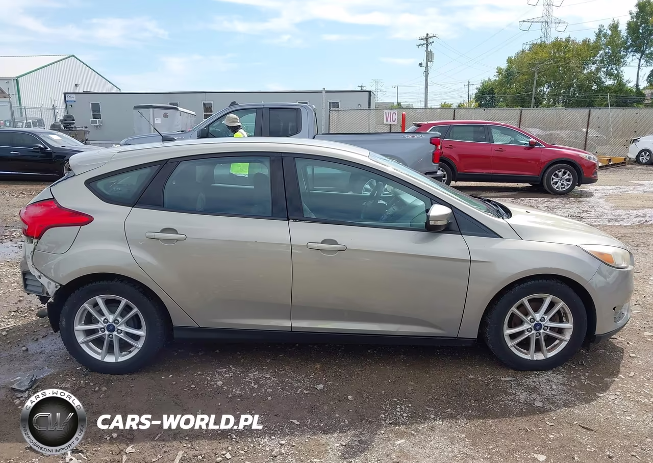 2016 Ford Focus Se VIN:1FADP3K29GL358709 - 14