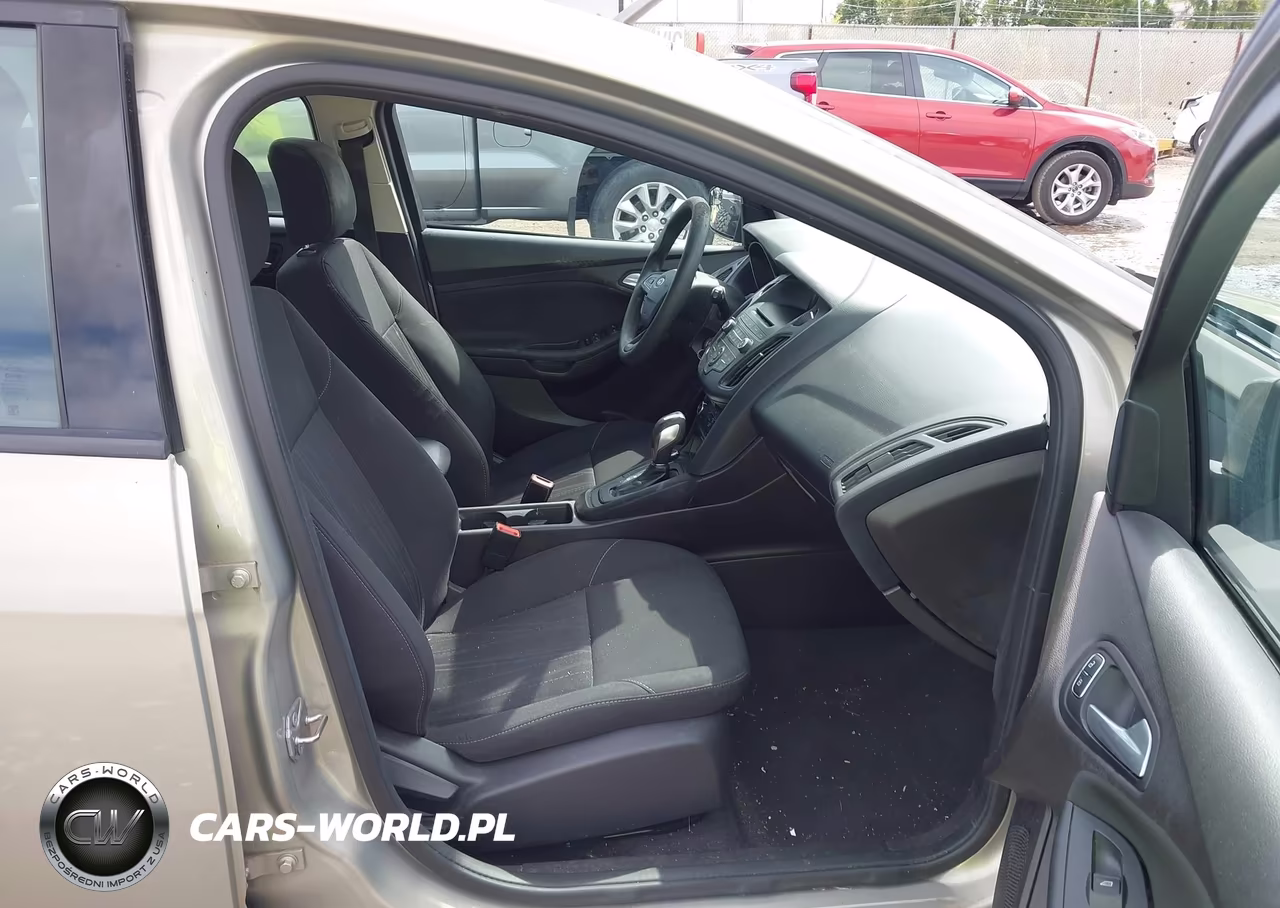 2016 Ford Focus Se VIN:1FADP3K29GL358709 - 5