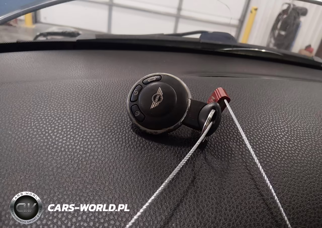 2010 Mini Cooper Clubman VIN:WMWML3C56ATX51182 - 11