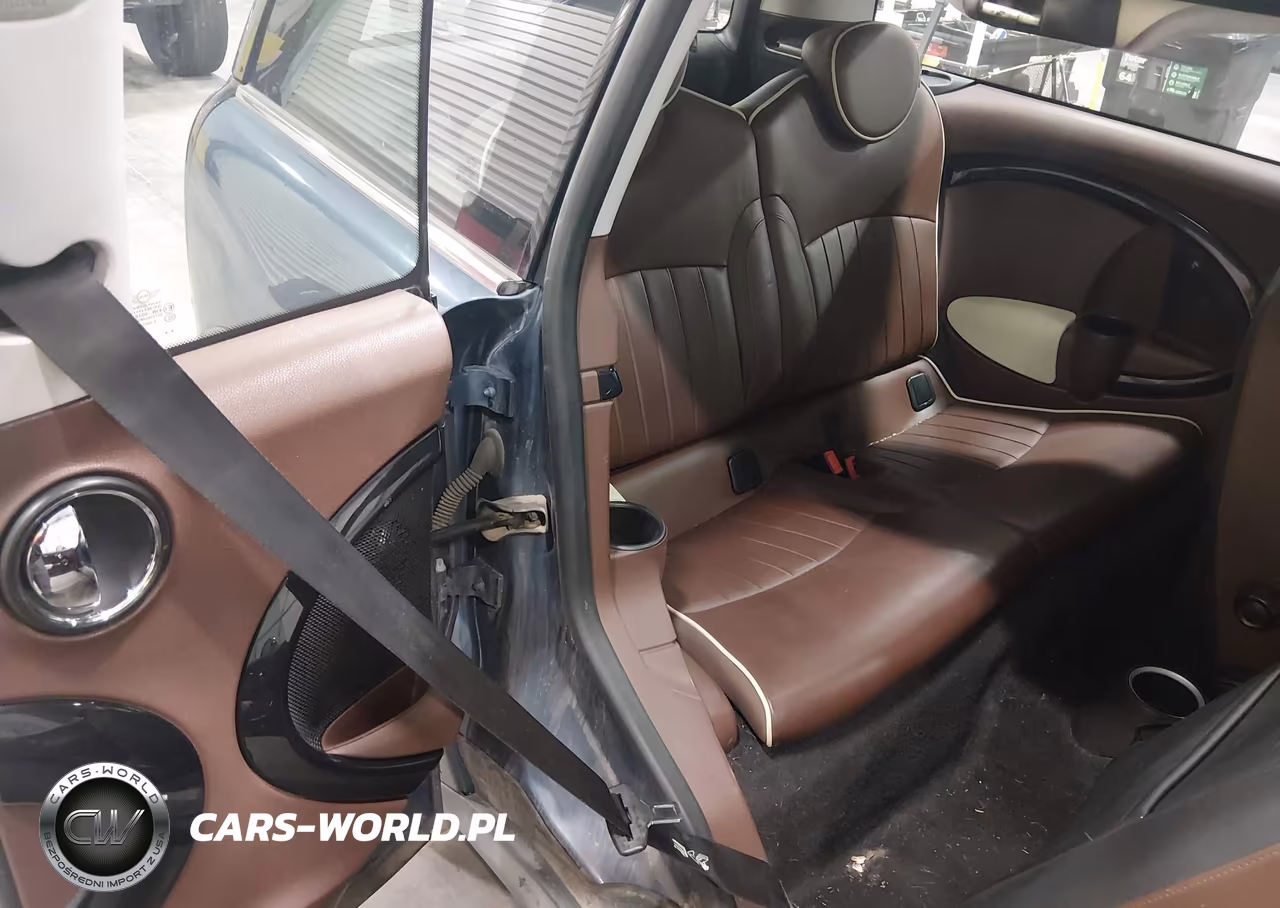 2010 Mini Cooper Clubman VIN:WMWML3C56ATX51182 - 8