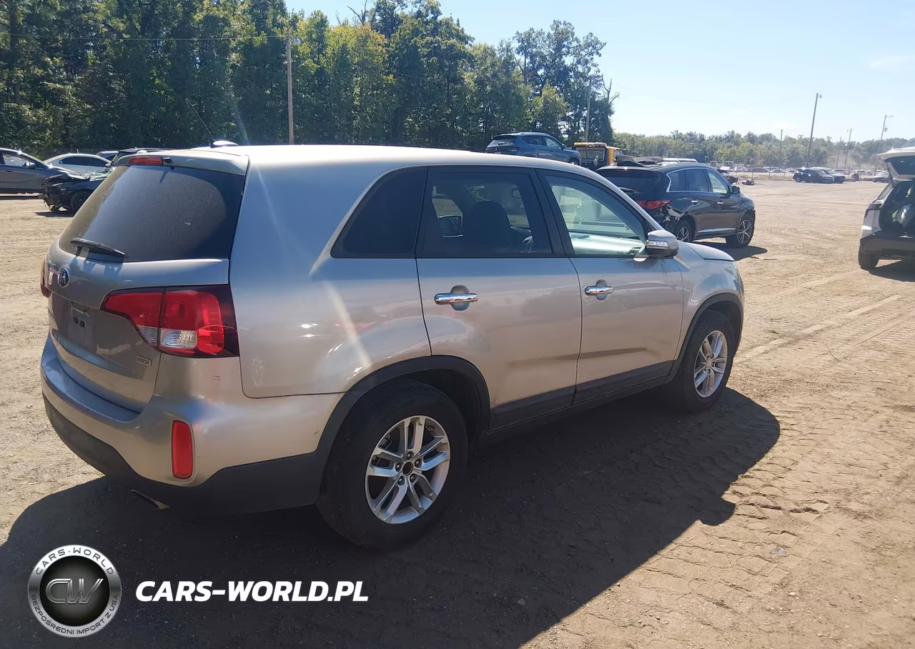 2014 Kia Sorento Lx VIN:5XYKT3A68EG427450 - 4