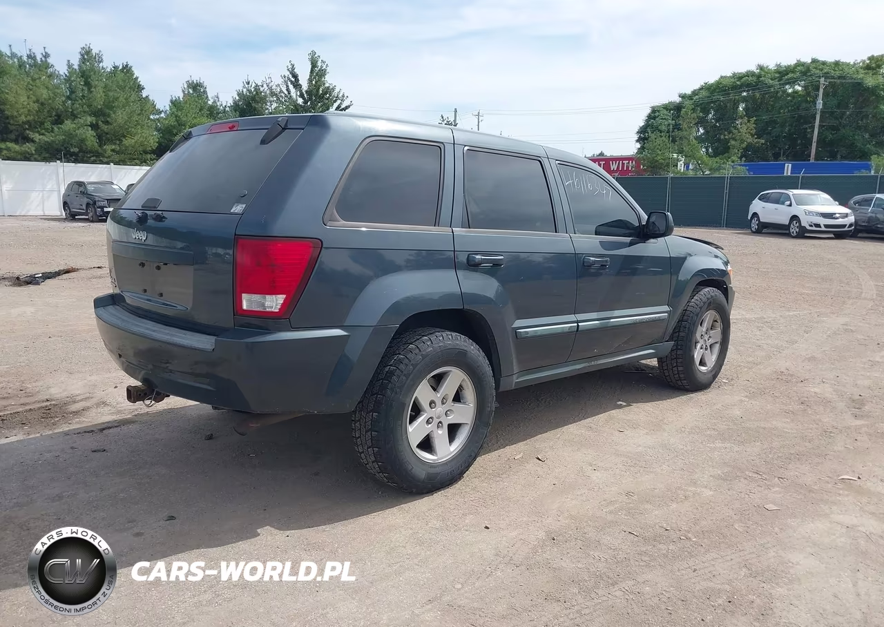 2007 Jeep Grand Cherokee Laredo VIN:1J8GR48K77C638460 - 4