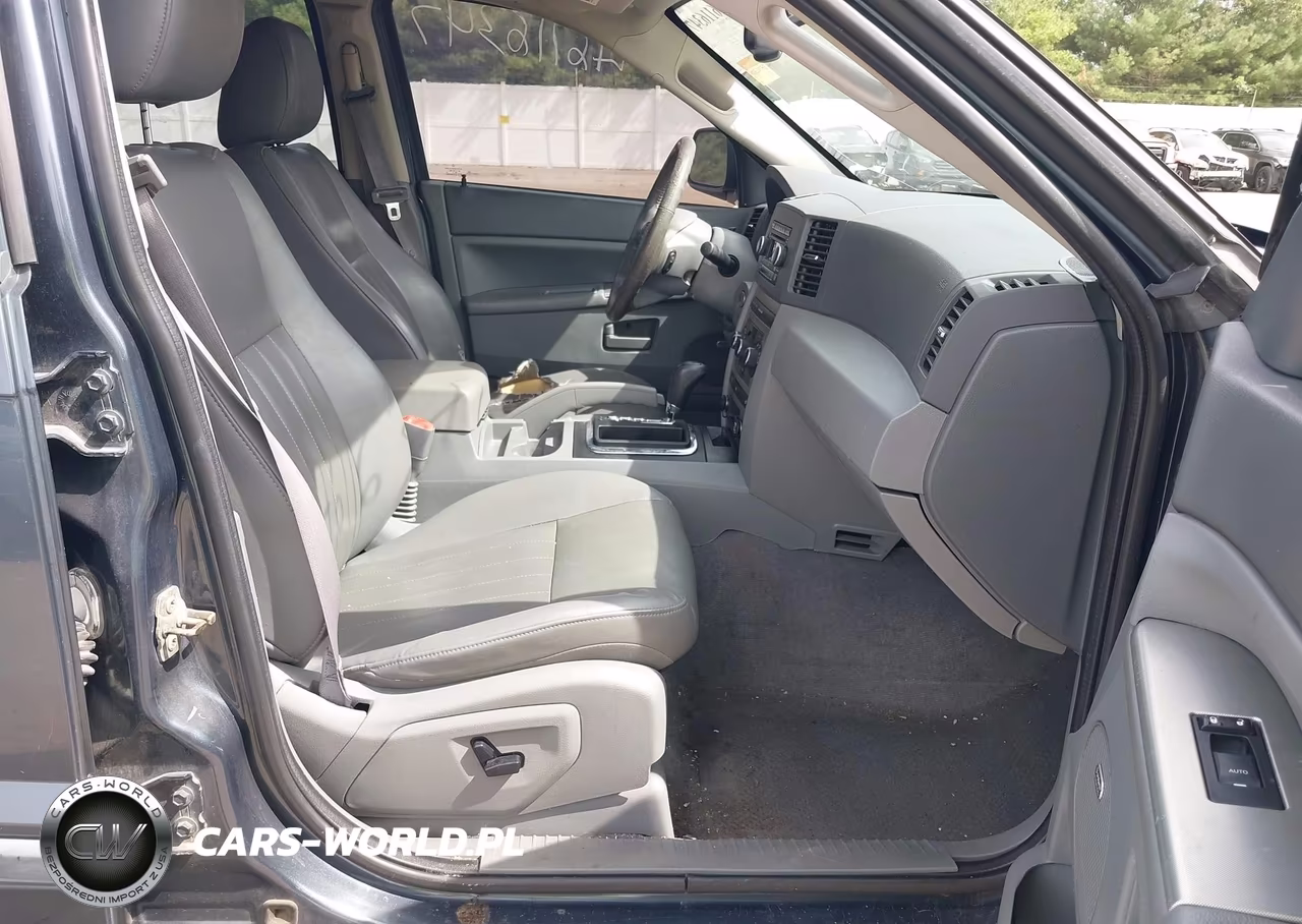 2007 Jeep Grand Cherokee Laredo VIN:1J8GR48K77C638460 - 5