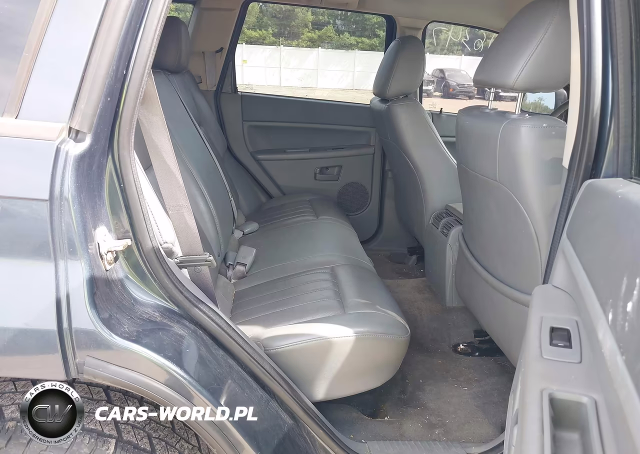 2007 Jeep Grand Cherokee Laredo VIN:1J8GR48K77C638460 - 8