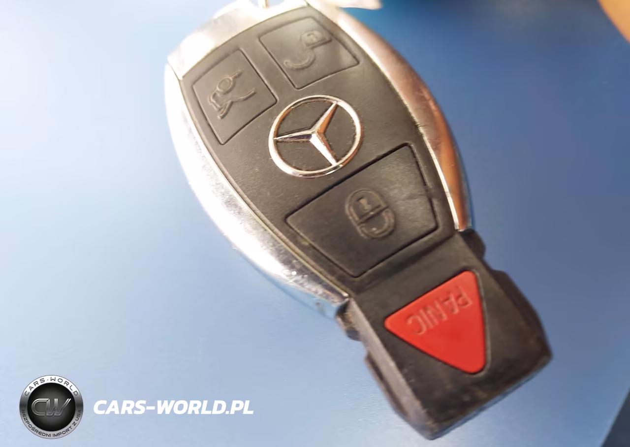 2018 Mercedes-Benz C 300 4Matic VIN:55SWF4KB4JU239860 - 11