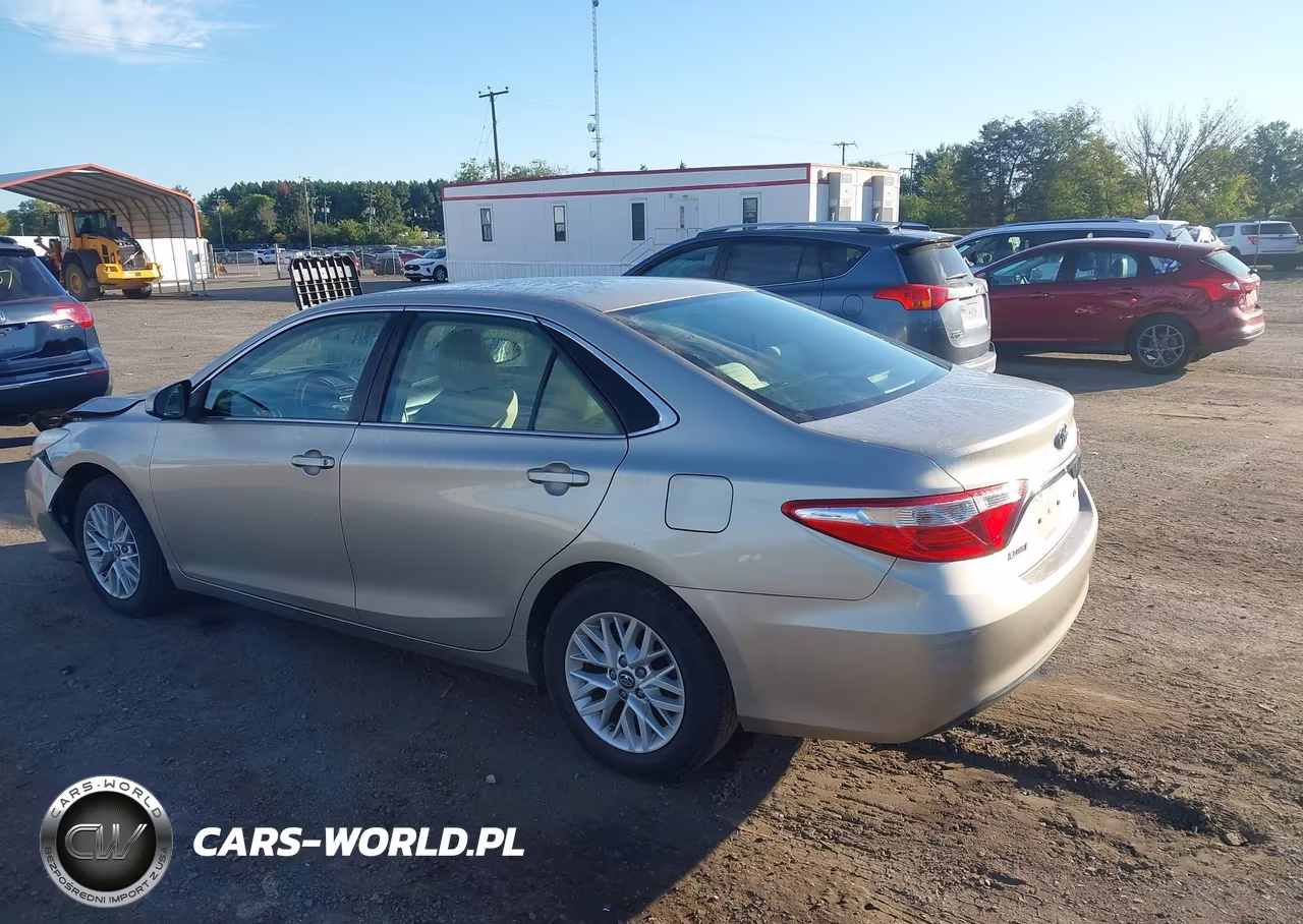 2017 Toyota Camry Le VIN:4T1BF1FK8HU684799 - 3