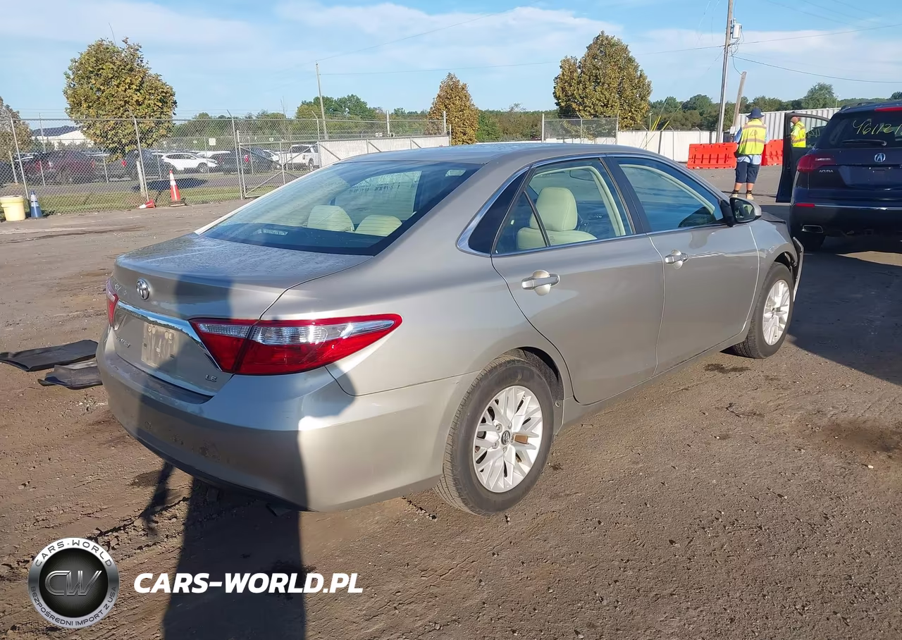 2017 Toyota Camry Le VIN:4T1BF1FK8HU684799 - 4