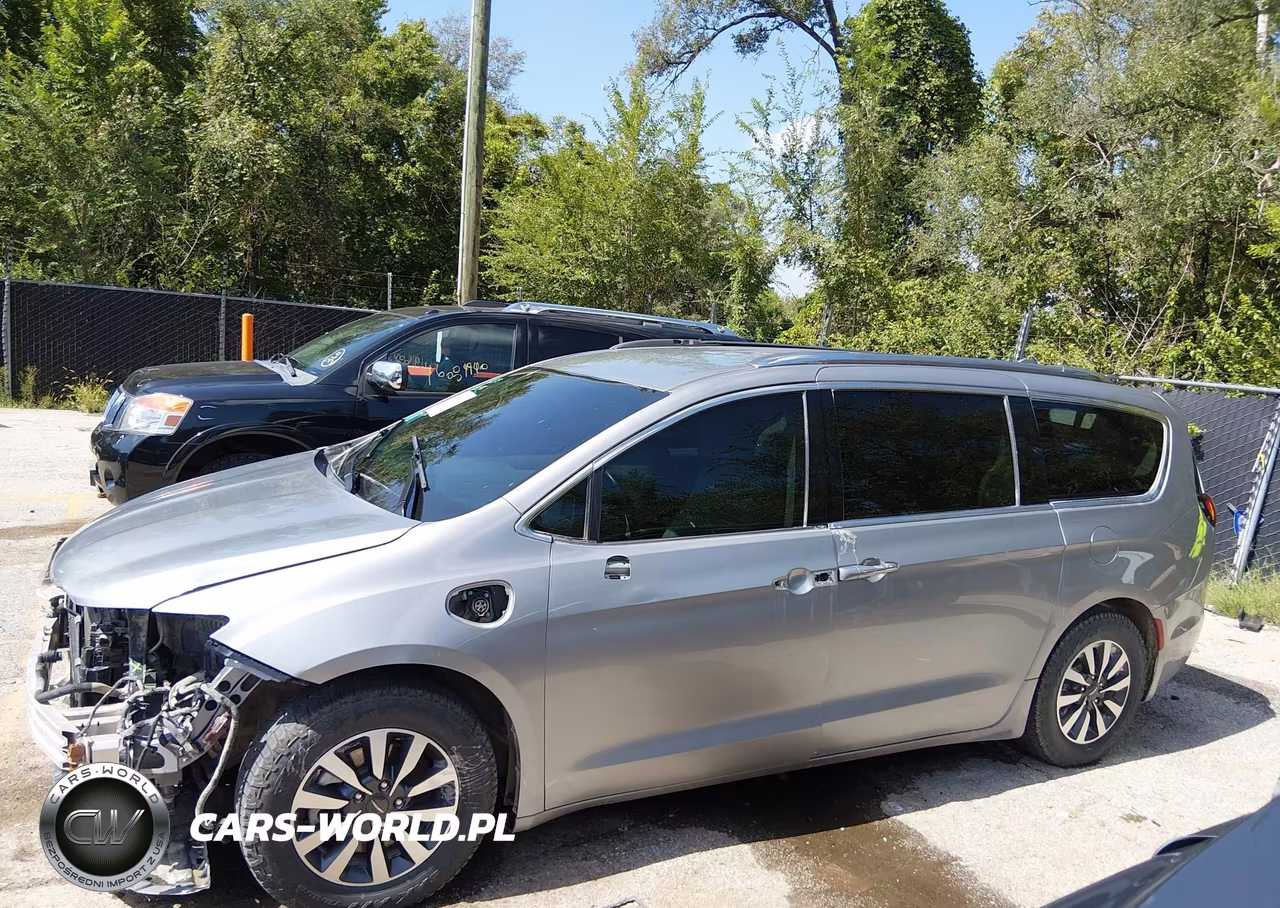 2021 Chrysler Pacifica Hybrid Touring L VIN:2C4RC1L76MR581321 - 15