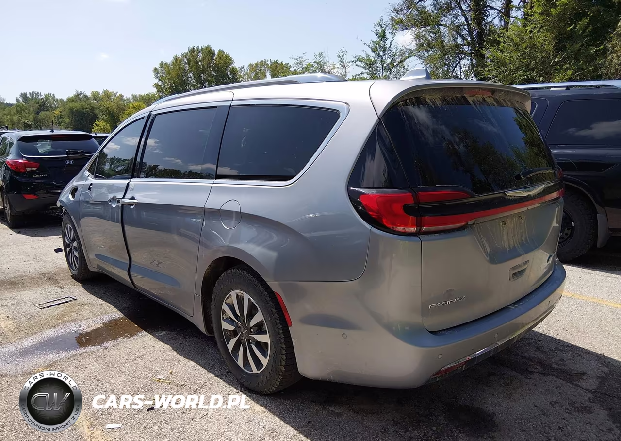 2021 Chrysler Pacifica Hybrid Touring L VIN:2C4RC1L76MR581321 - 3