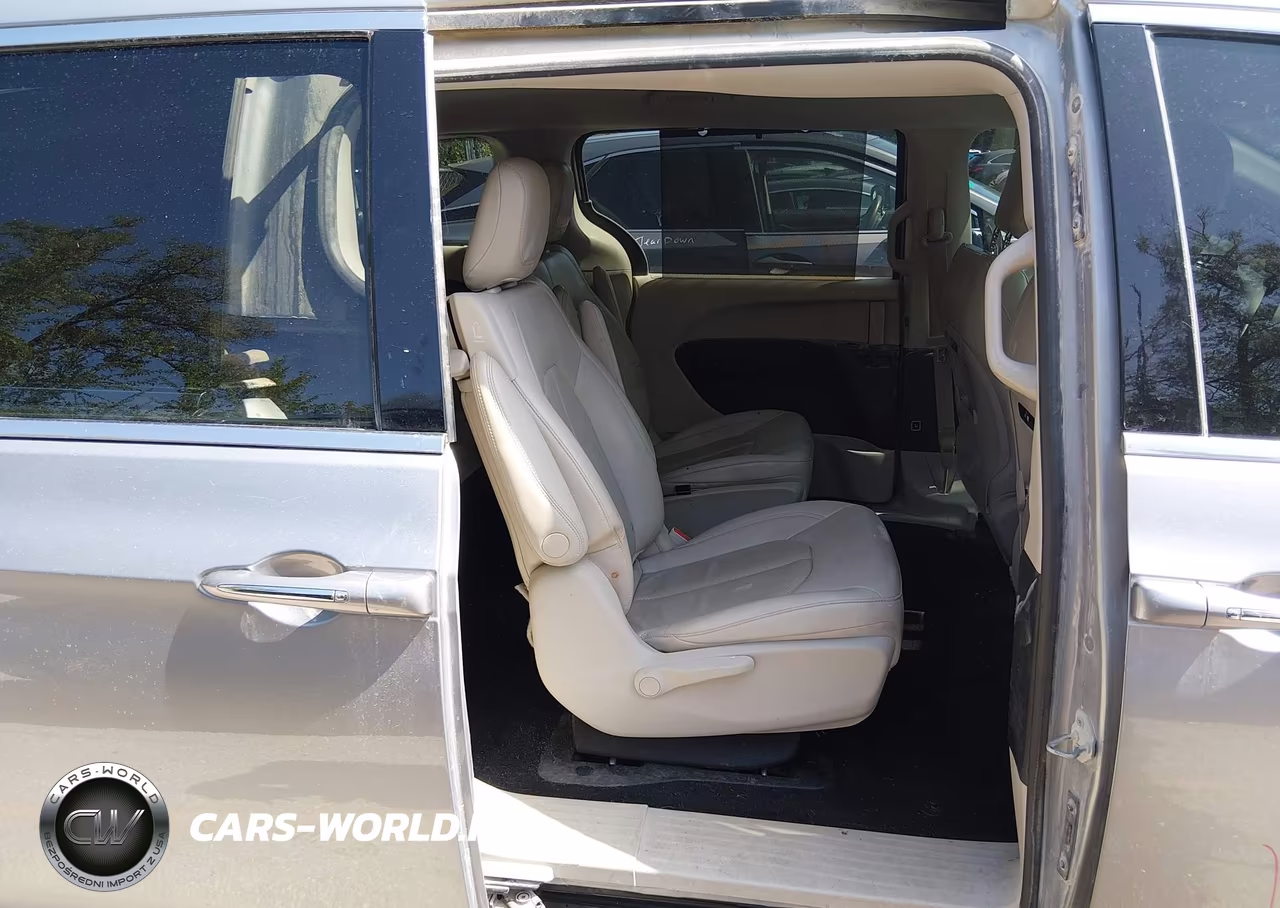 2021 Chrysler Pacifica Hybrid Touring L VIN:2C4RC1L76MR581321 - 8