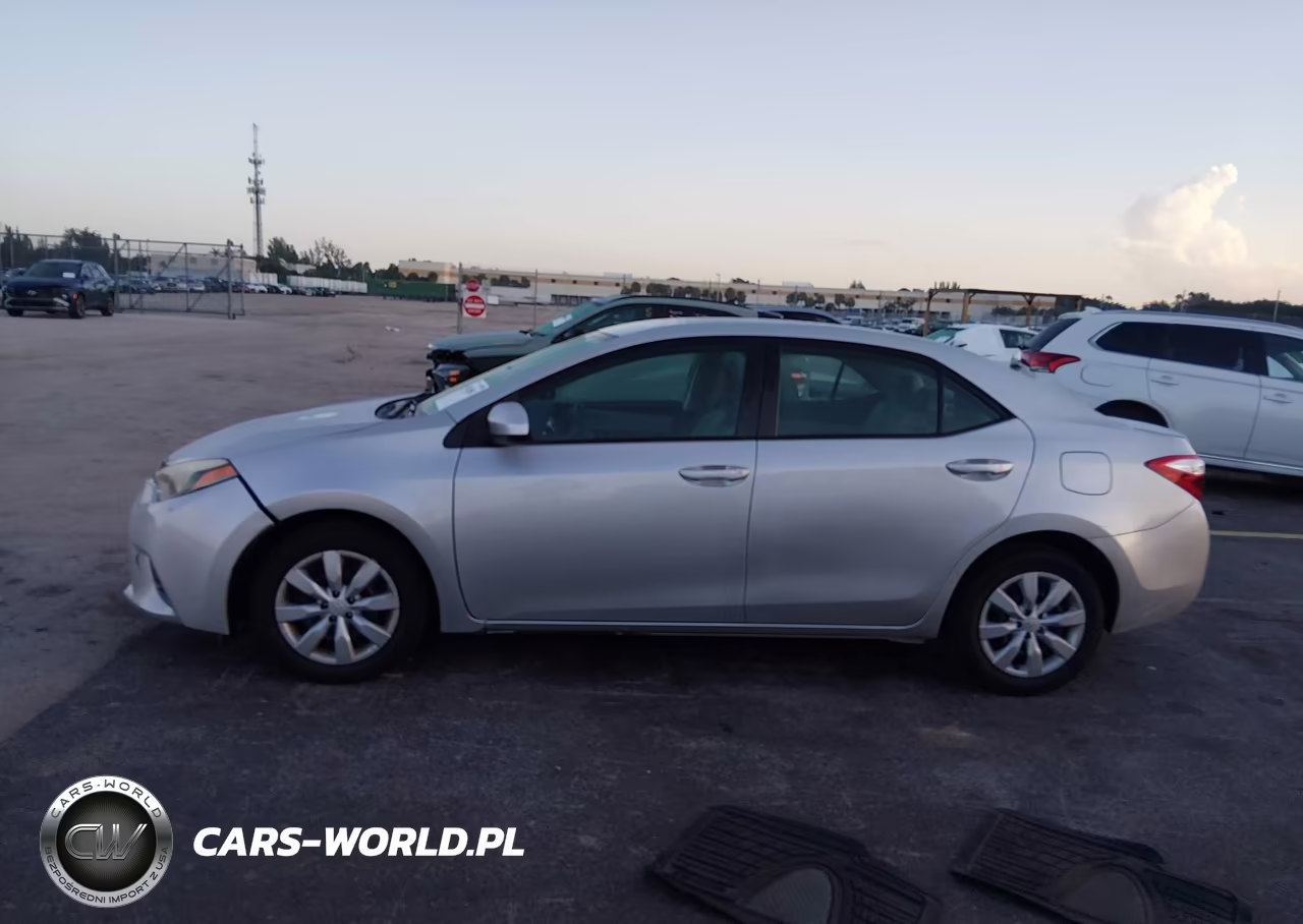 2015 Toyota Corolla Le VIN:5YFBURHE1FP206699 - 14
