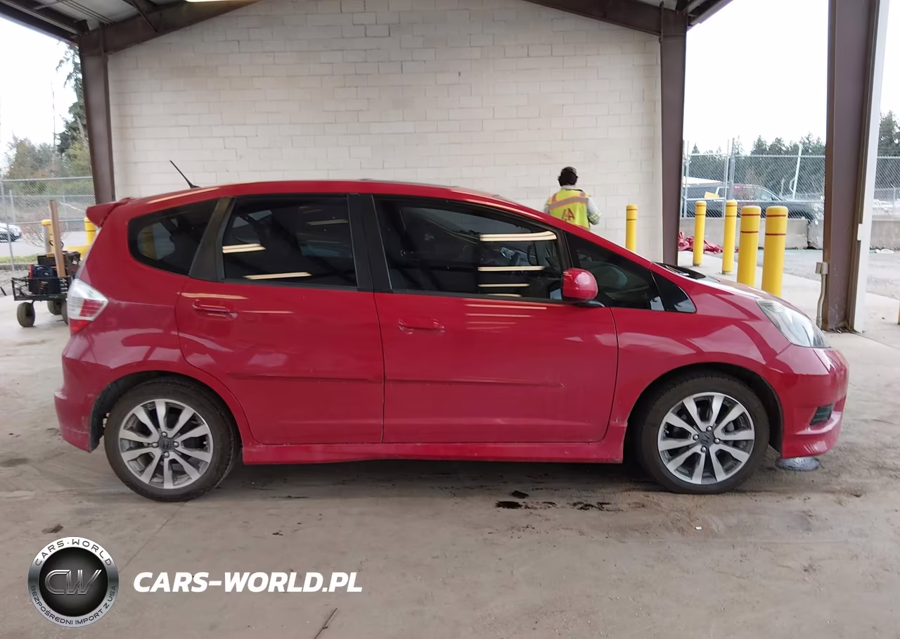 2013 Honda Fit Sport VIN:JHMGE8H51DC016466 - 13