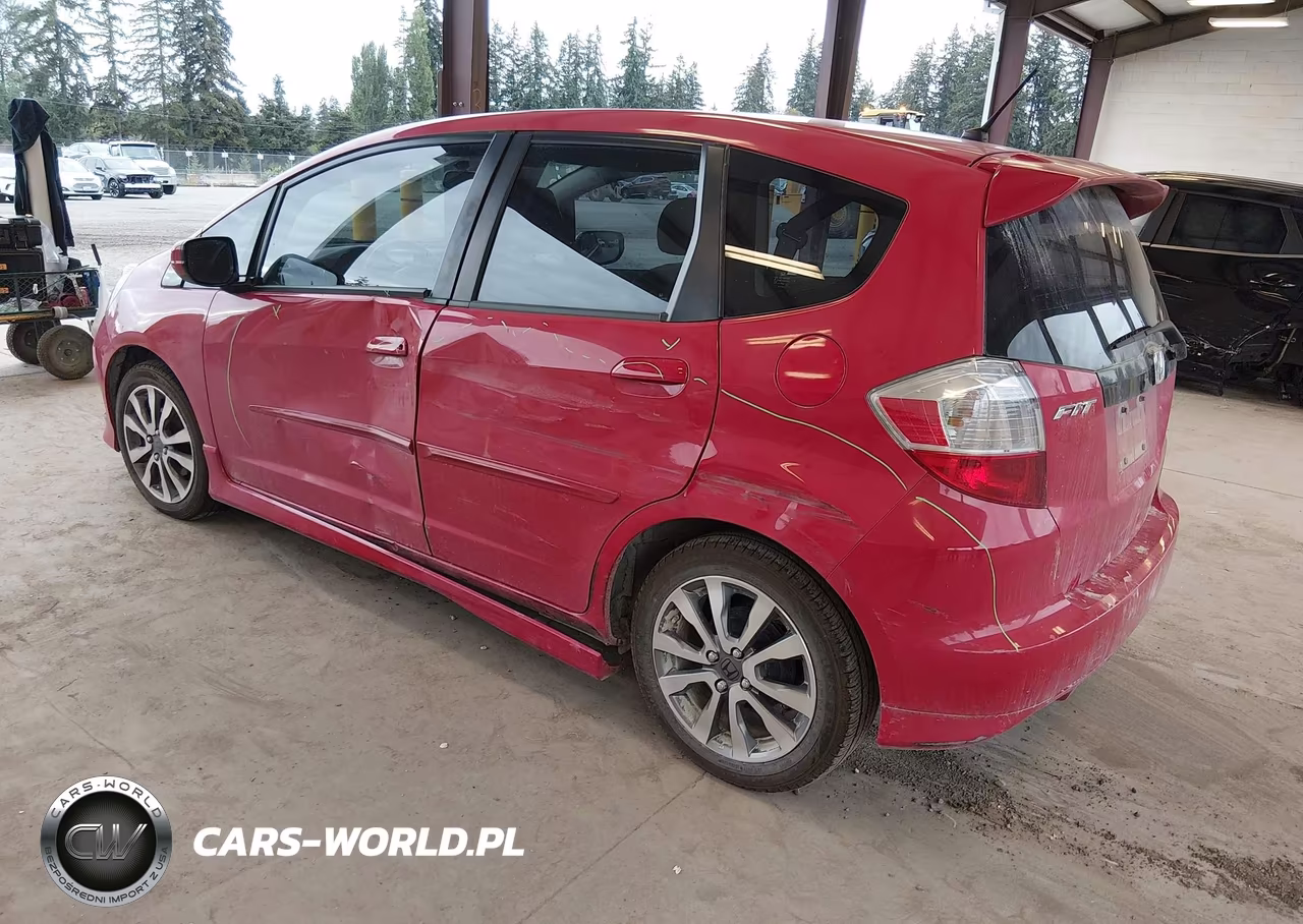 2013 Honda Fit Sport VIN:JHMGE8H51DC016466 - 3