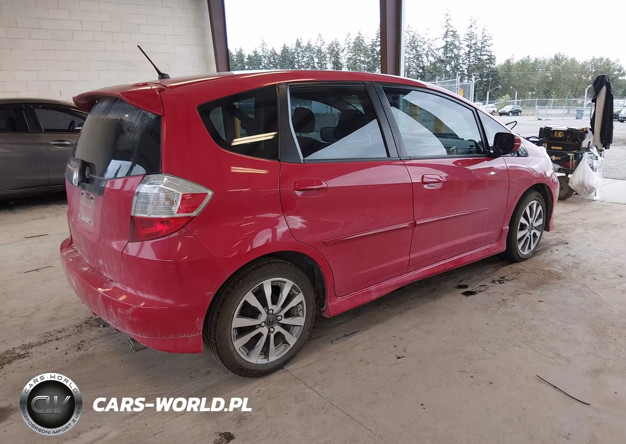 2013 Honda Fit Sport VIN:JHMGE8H51DC016466 - 4