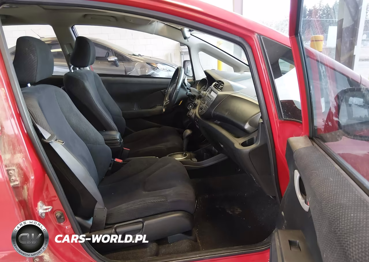 2013 Honda Fit Sport VIN:JHMGE8H51DC016466 - 5