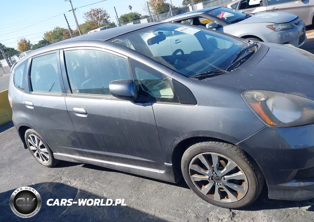2013 Honda Fit Sport VIN:JHMGE8H62DC019594 - 13