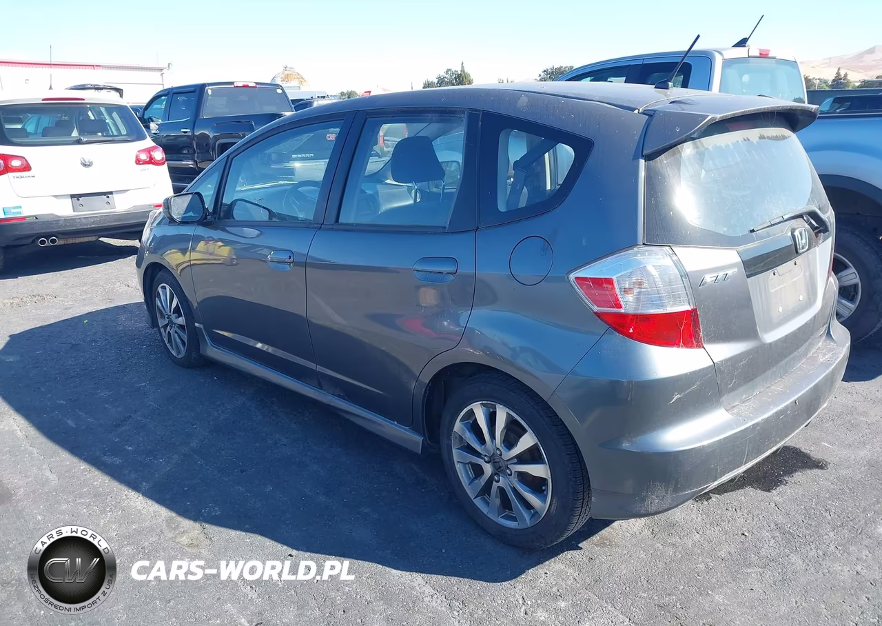 2013 Honda Fit Sport VIN:JHMGE8H62DC019594 - 3