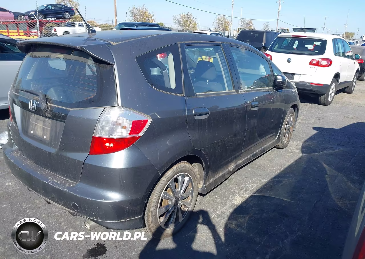 2013 Honda Fit Sport VIN:JHMGE8H62DC019594 - 4