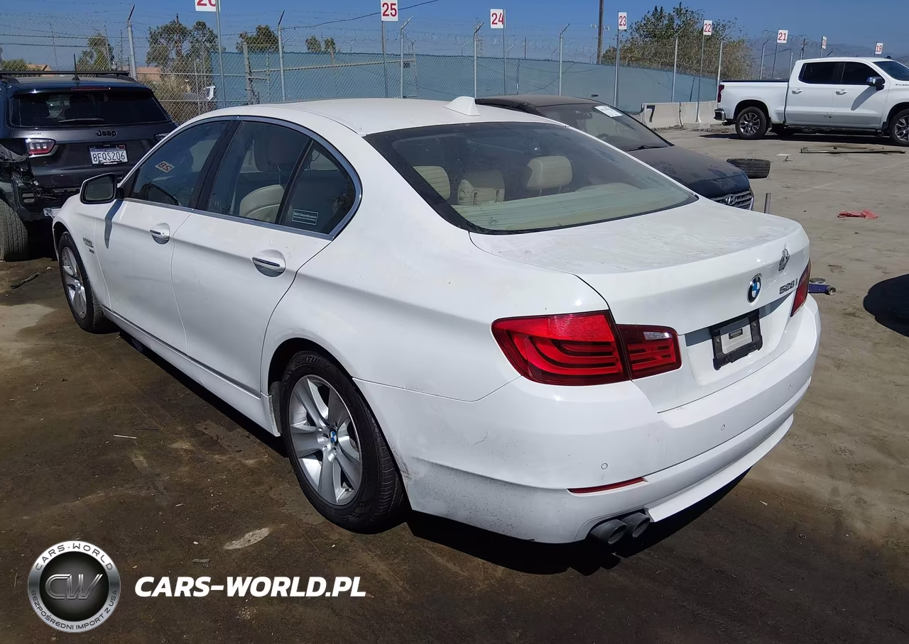 2012 BMW 528I xDrive VIN:WBAXH5C54CDW07024 - 3