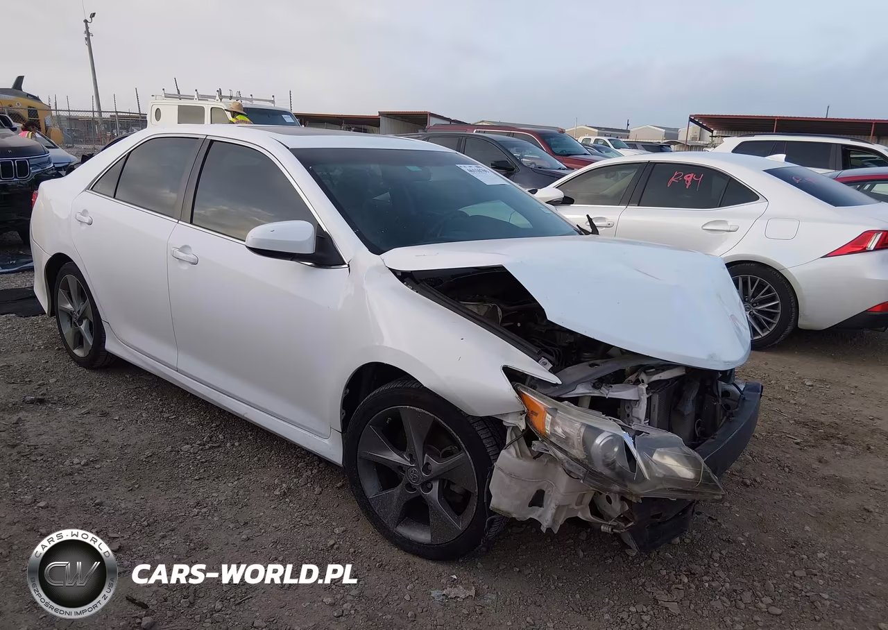 2014 Toyota Camry Se Sport – zdjęcie 1 z 15
