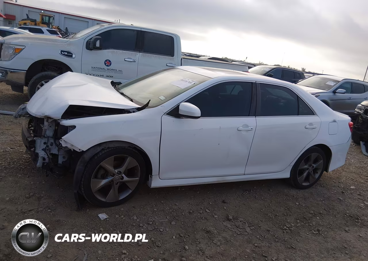 2014 Toyota Camry Se Sport VIN:4T1BF1FK0EU738088 - 13