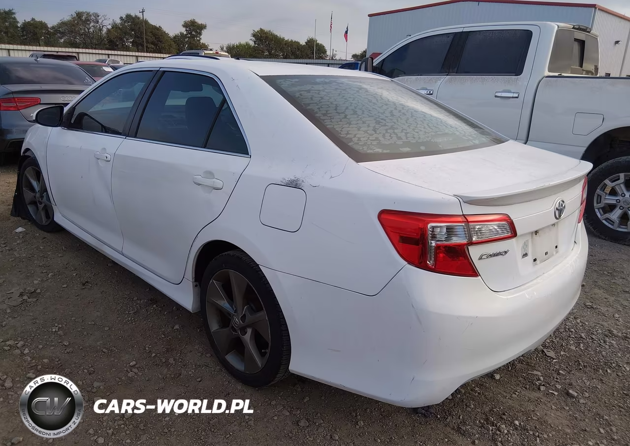 2014 Toyota Camry Se Sport VIN:4T1BF1FK0EU738088 - 3
