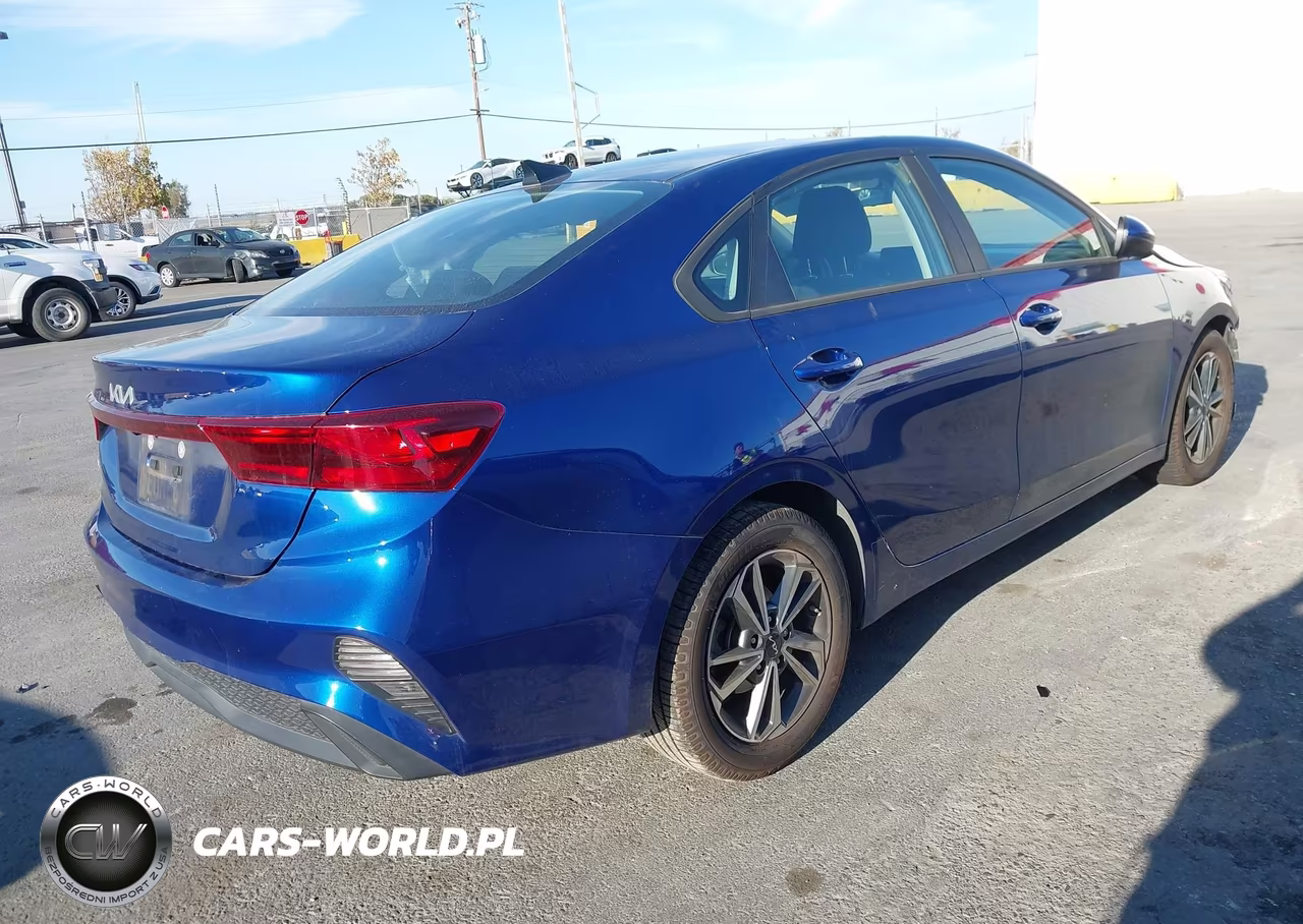 2023 Kia Forte Lxs VIN:3KPF24AD4PE555015 - 4