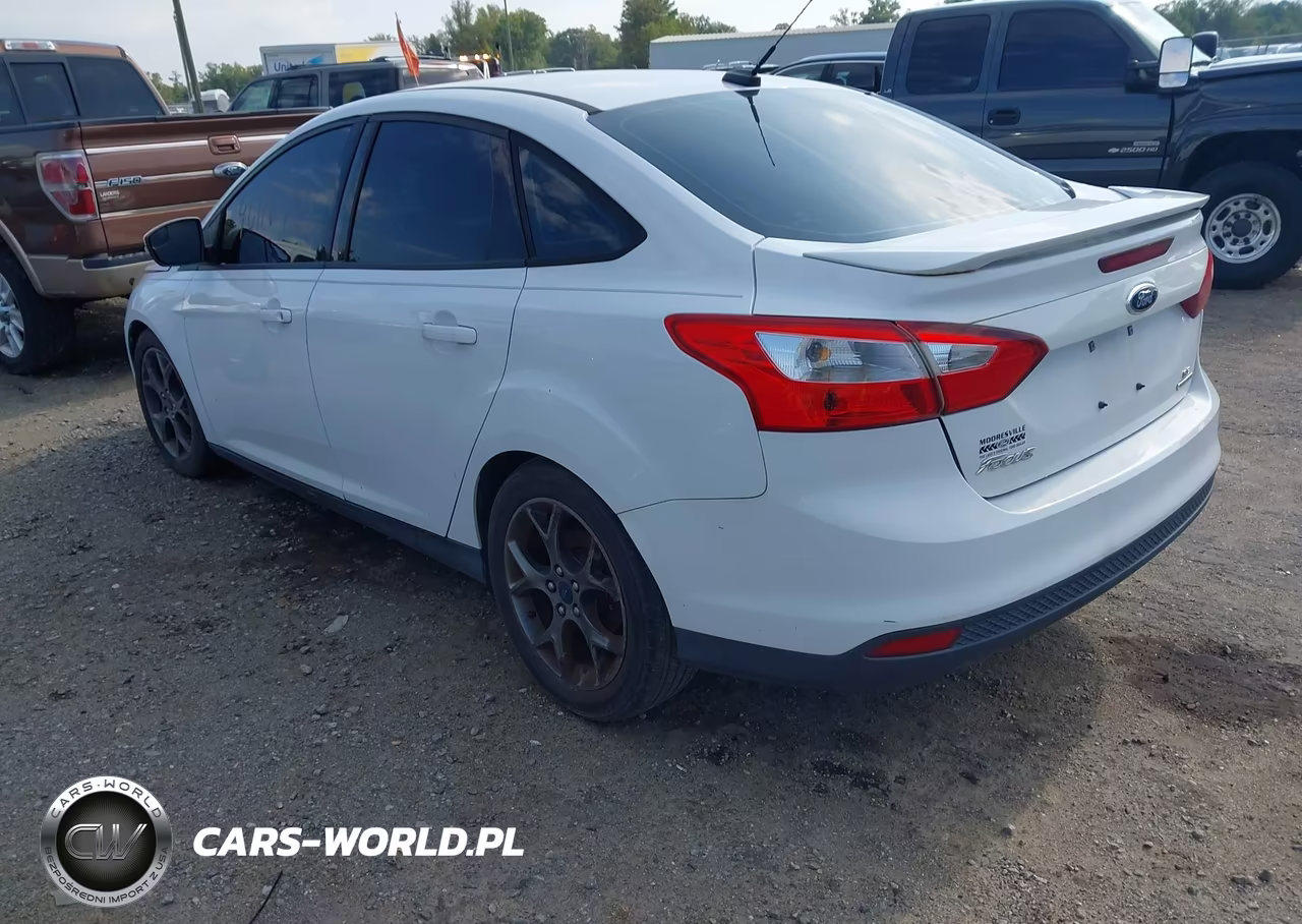 2014 Ford Focus Se VIN:1FADP3F26EL330941 - 3