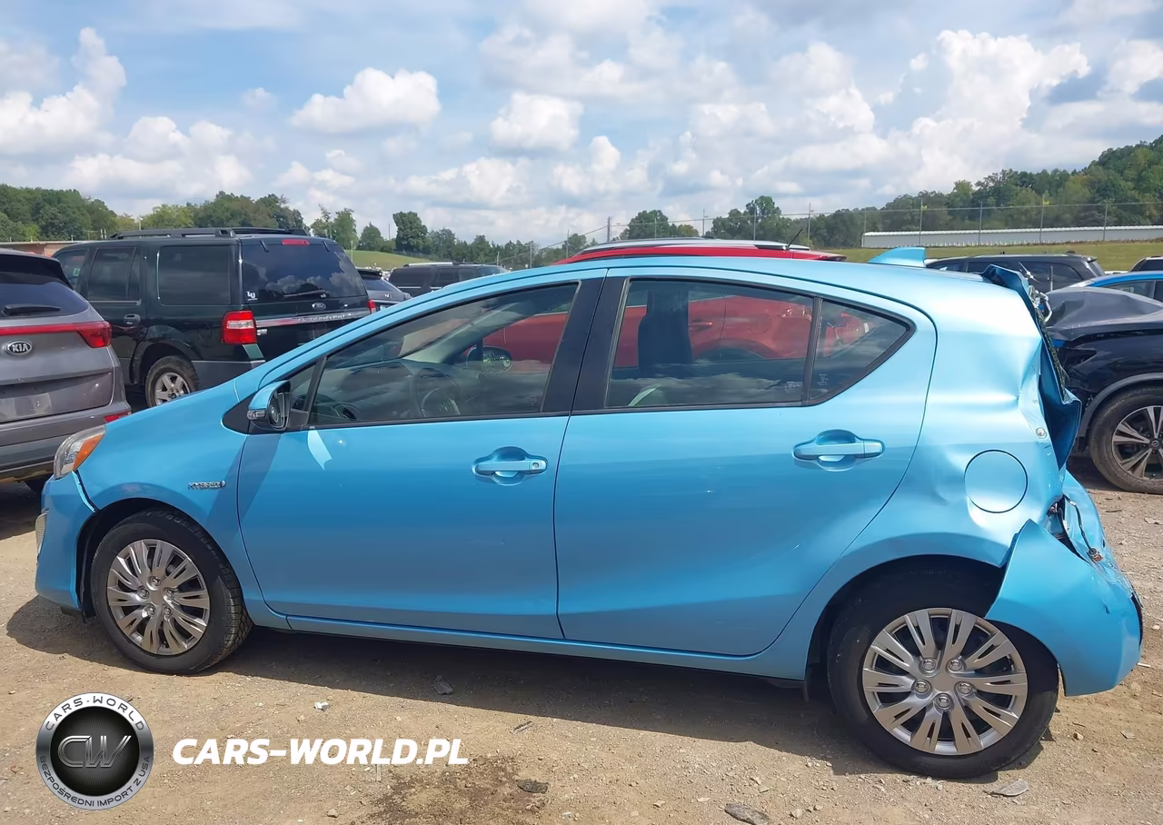 2016 Toyota Prius C One VIN:JTDKDTB39G1122382 - 14