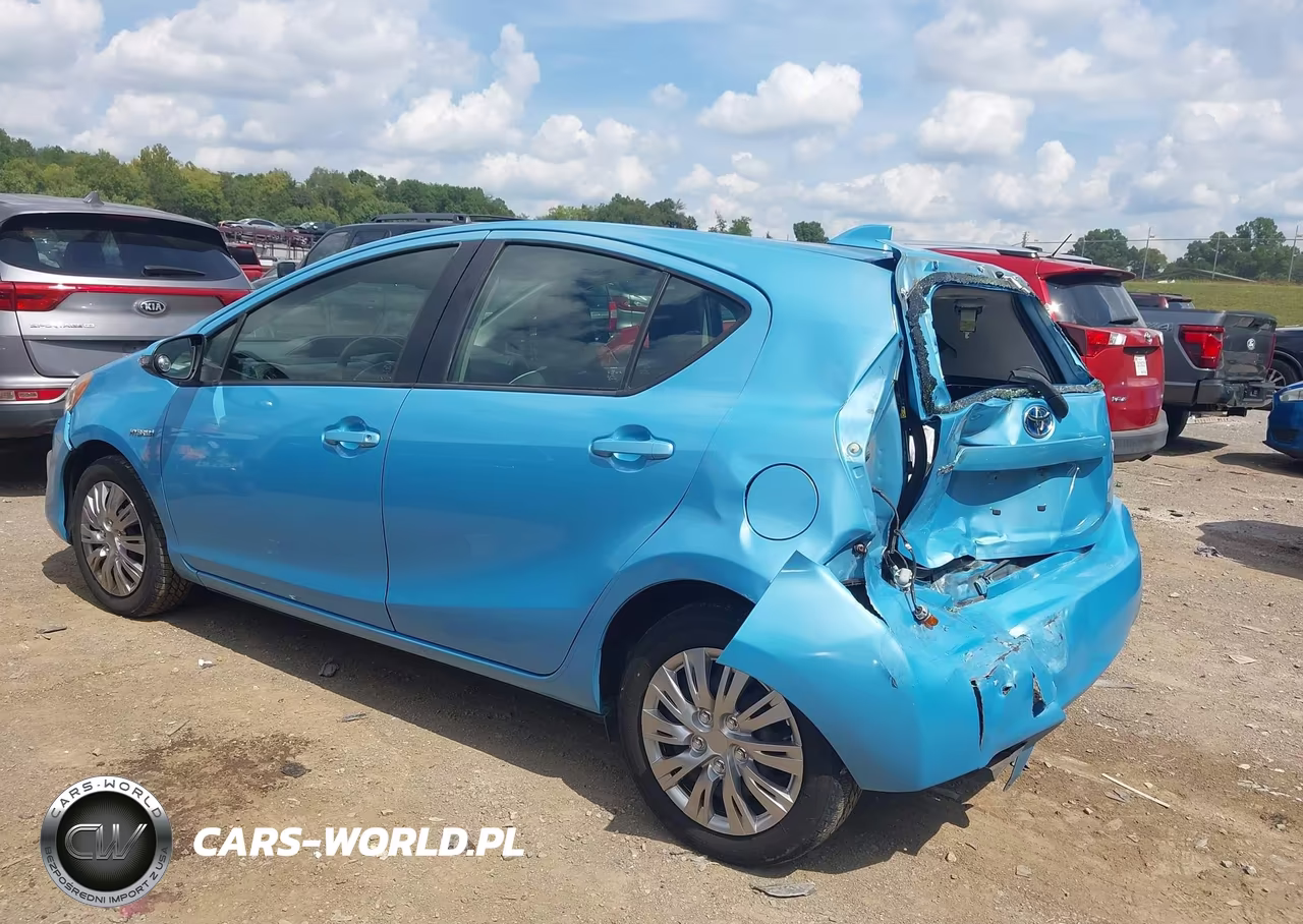 2016 Toyota Prius C One VIN:JTDKDTB39G1122382 - 3