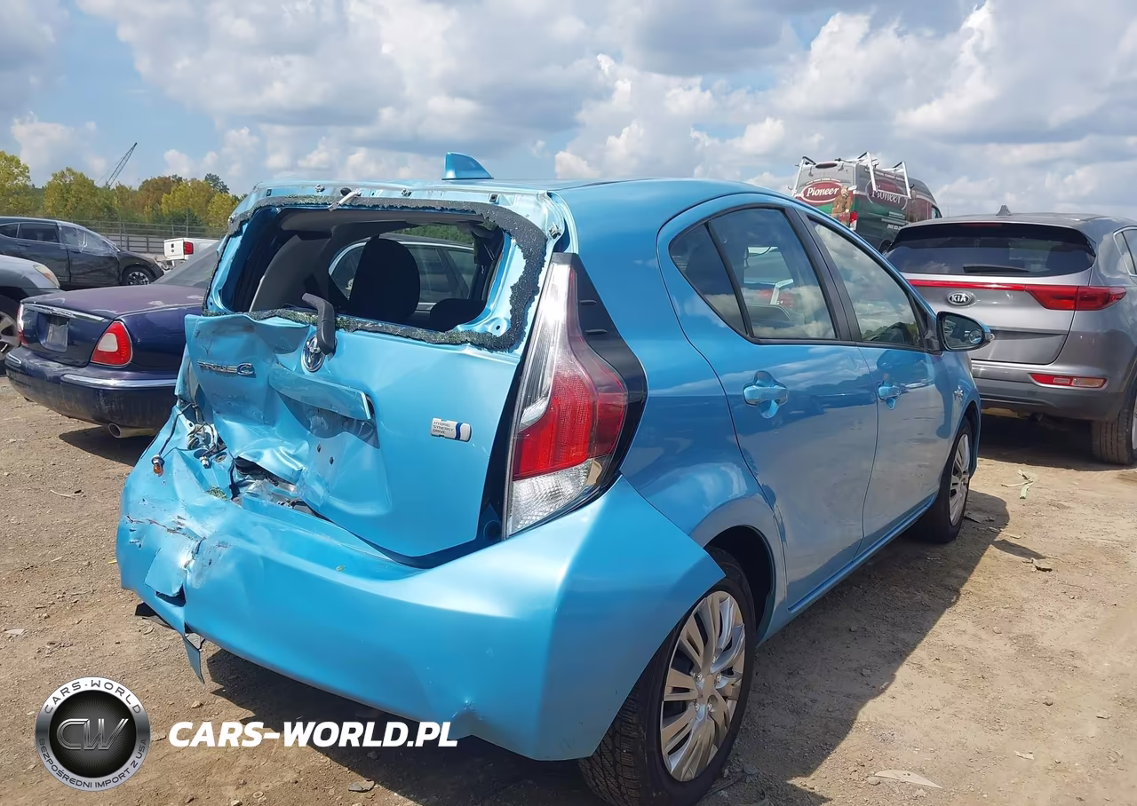 2016 Toyota Prius C One VIN:JTDKDTB39G1122382 - 4