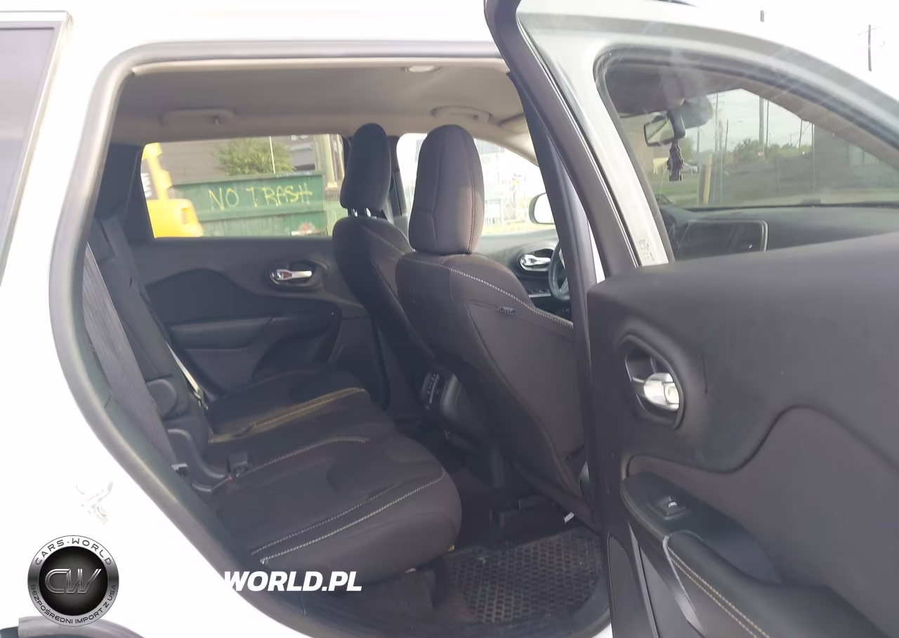 2016 Jeep Cherokee Latitude VIN:1C4PJMCS8GW283612 - 8