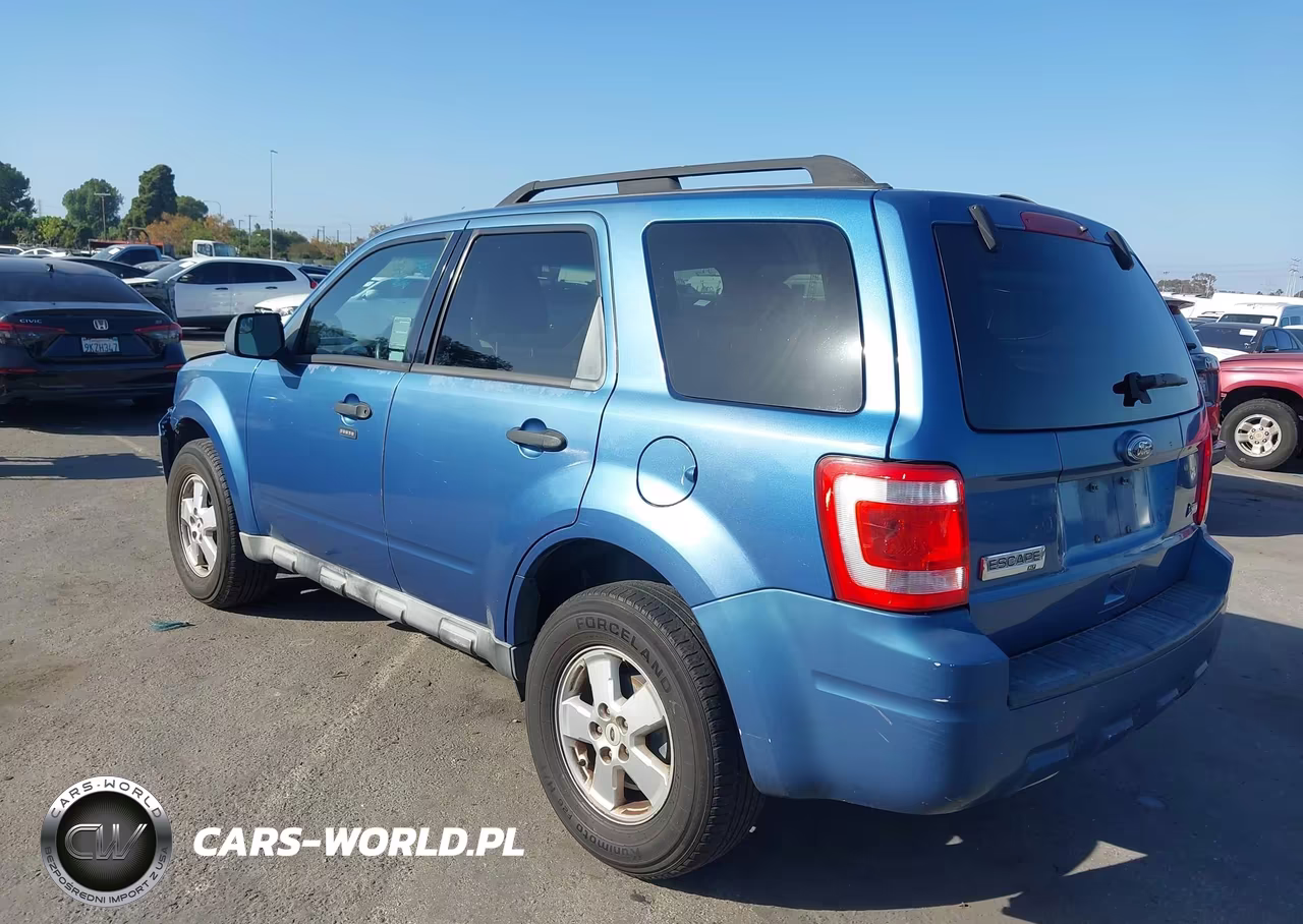2010 Ford Escape Xlt VIN:1FMCU0DG5AKA08105 - 3