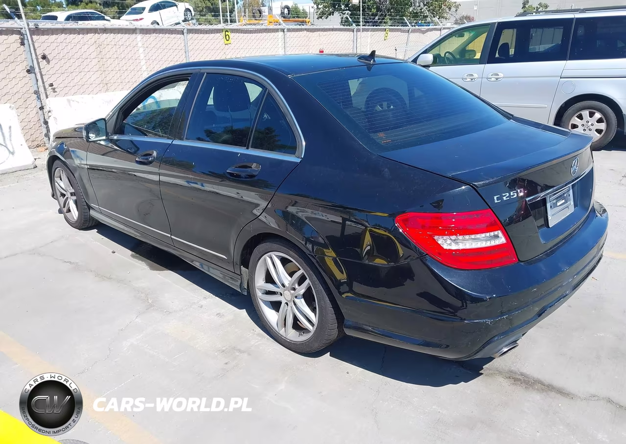 2014 Mercedes-Benz C 250 Sport VIN:WDDGF4HB4EA945910 - 3