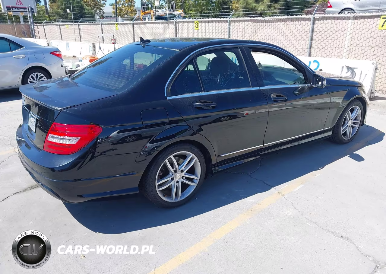 2014 Mercedes-Benz C 250 Sport VIN:WDDGF4HB4EA945910 - 4