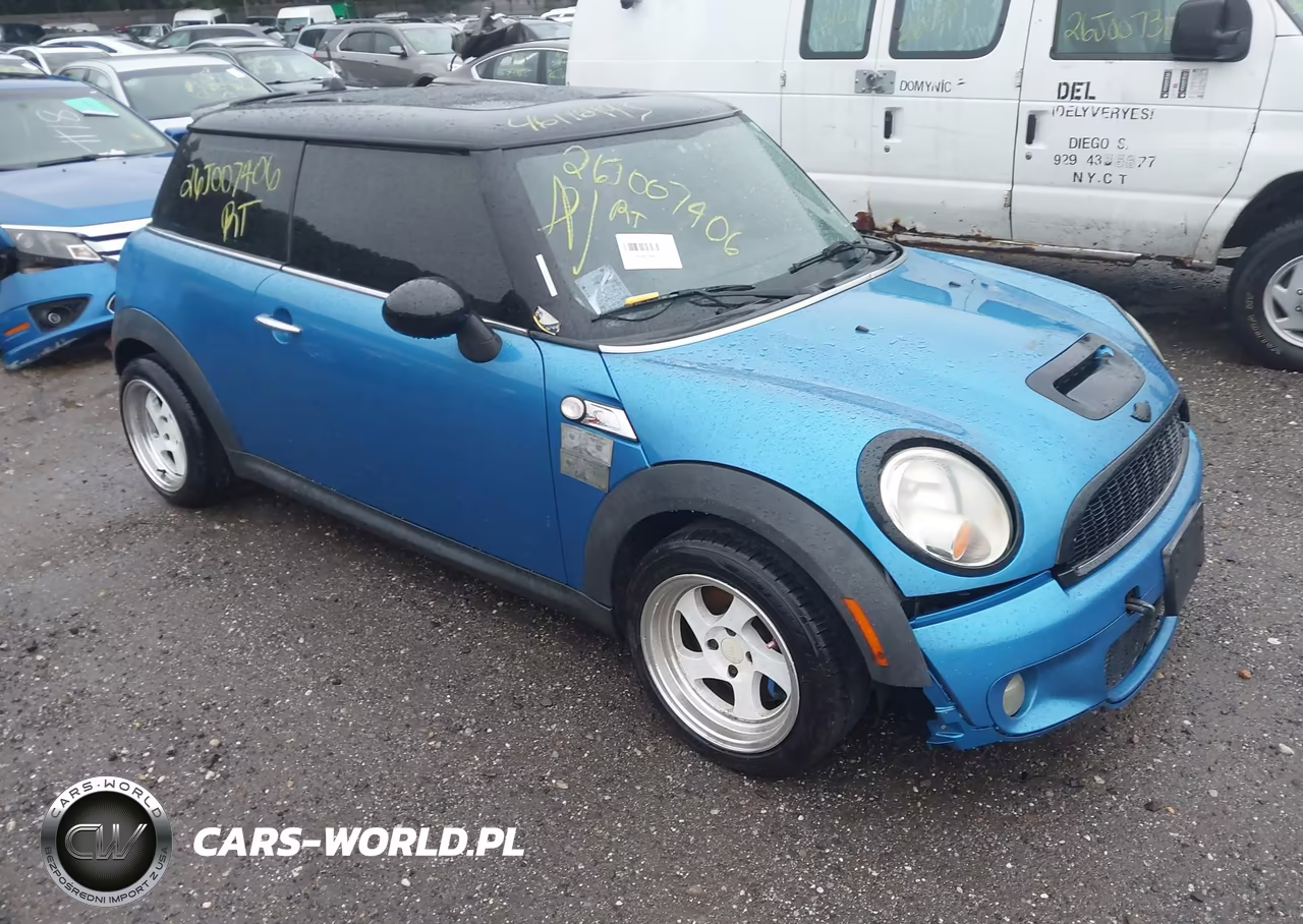 2008 Mini Cooper S VIN:WMWMF73568TT89945 - 1