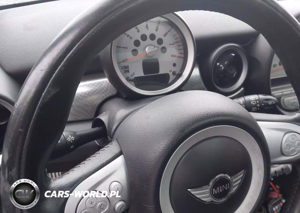2008 Mini Cooper S VIN:WMWMF73568TT89945 - 7