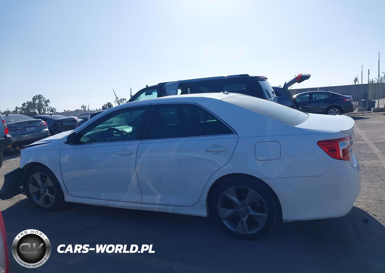 2014 Toyota Camry Se Sport VIN:4T1BF1FK9EU334058 - 14
