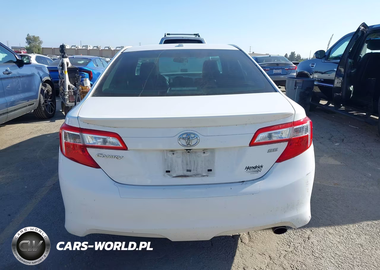 2014 Toyota Camry Se Sport VIN:4T1BF1FK9EU334058 - 16