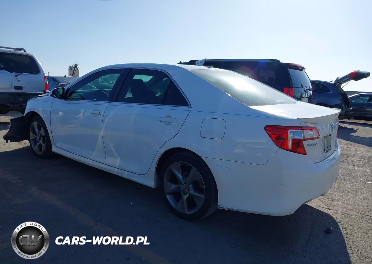 2014 Toyota Camry Se Sport VIN:4T1BF1FK9EU334058 - 3