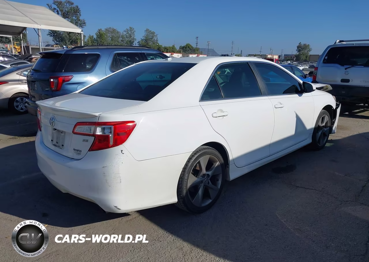2014 Toyota Camry Se Sport VIN:4T1BF1FK9EU334058 - 4
