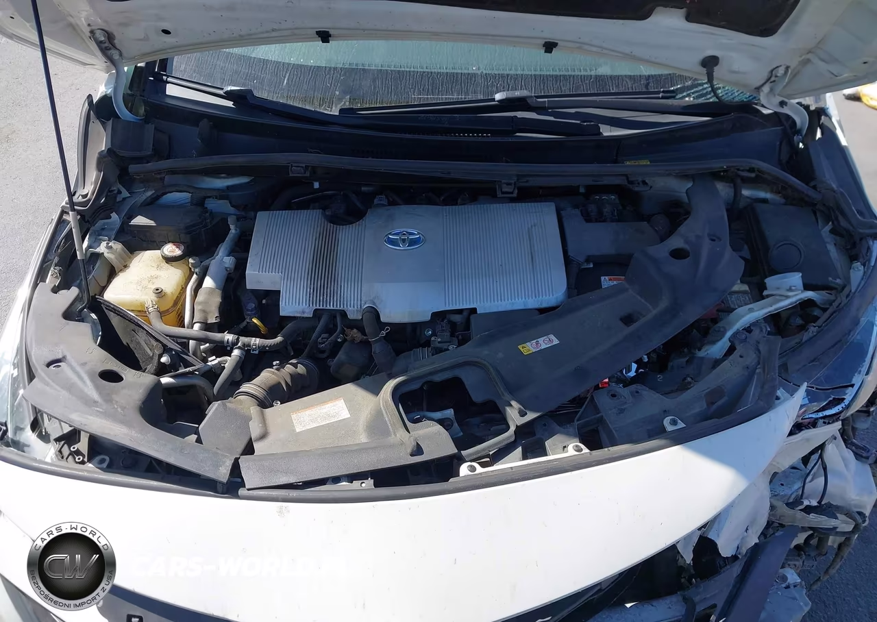 2018 Toyota Prius Prime Plus VIN:JTDKARFP6J3076725 - 10