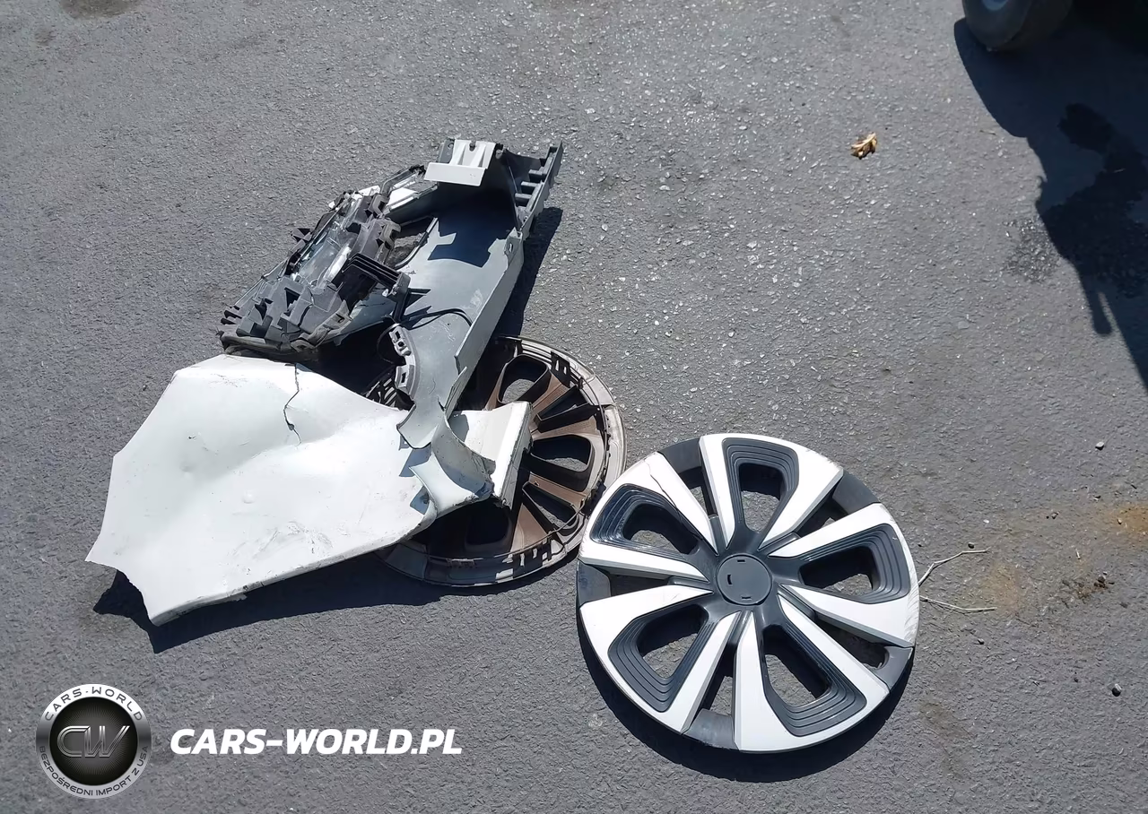 2018 Toyota Prius Prime Plus VIN:JTDKARFP6J3076725 - 12