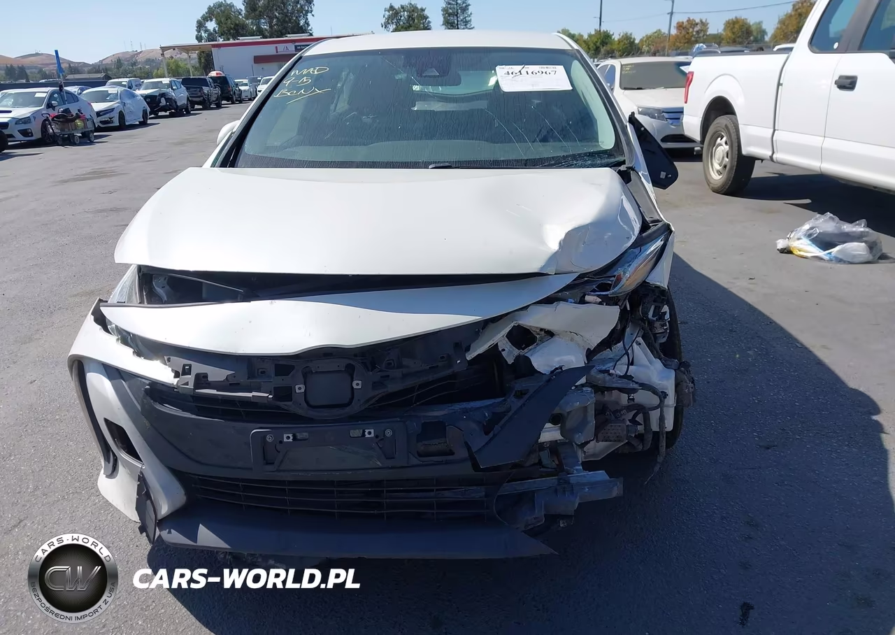 2018 Toyota Prius Prime Plus VIN:JTDKARFP6J3076725 - 13