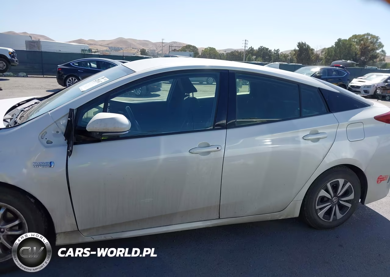 2018 Toyota Prius Prime Plus VIN:JTDKARFP6J3076725 - 15
