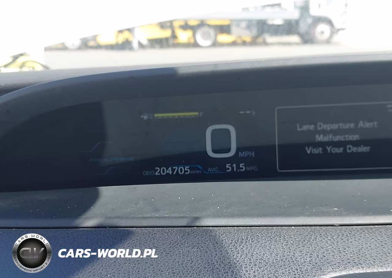 2018 Toyota Prius Prime Plus VIN:JTDKARFP6J3076725 - 16